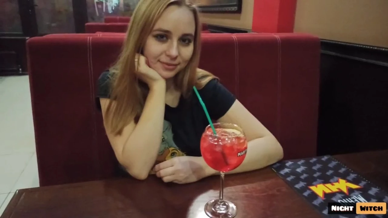 Вечеринка с коктейлями привела к жаркому времени в парке 😏🍸