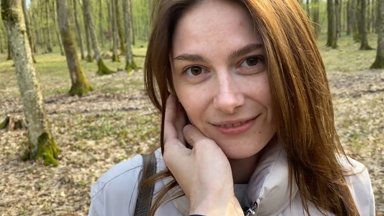 Одинокая и смелая: встреча с незнакомцами в бассейне 🍆👀